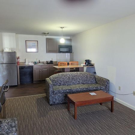Quality Inn & Suites Northampton - Amherst Buitenkant foto
