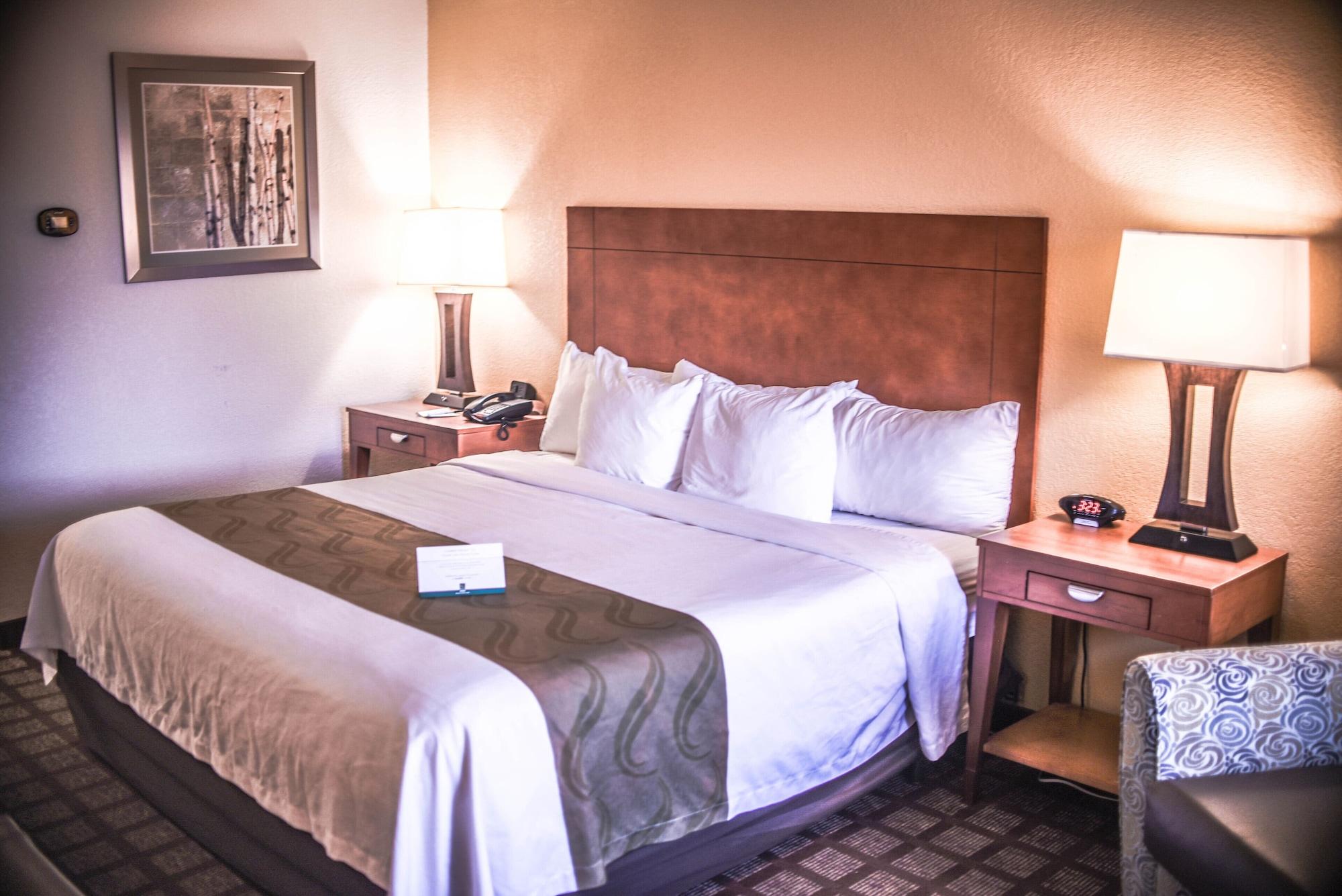 Quality Inn & Suites Northampton - Amherst Buitenkant foto