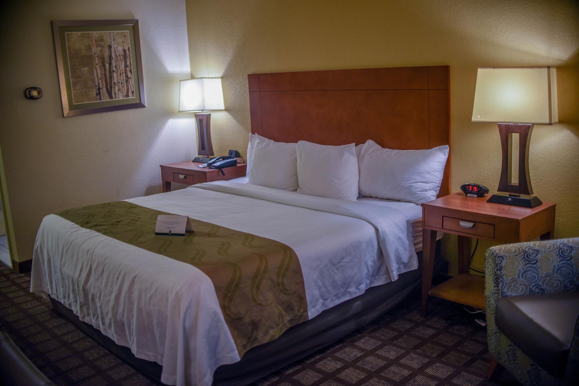 Quality Inn & Suites Northampton - Amherst Buitenkant foto