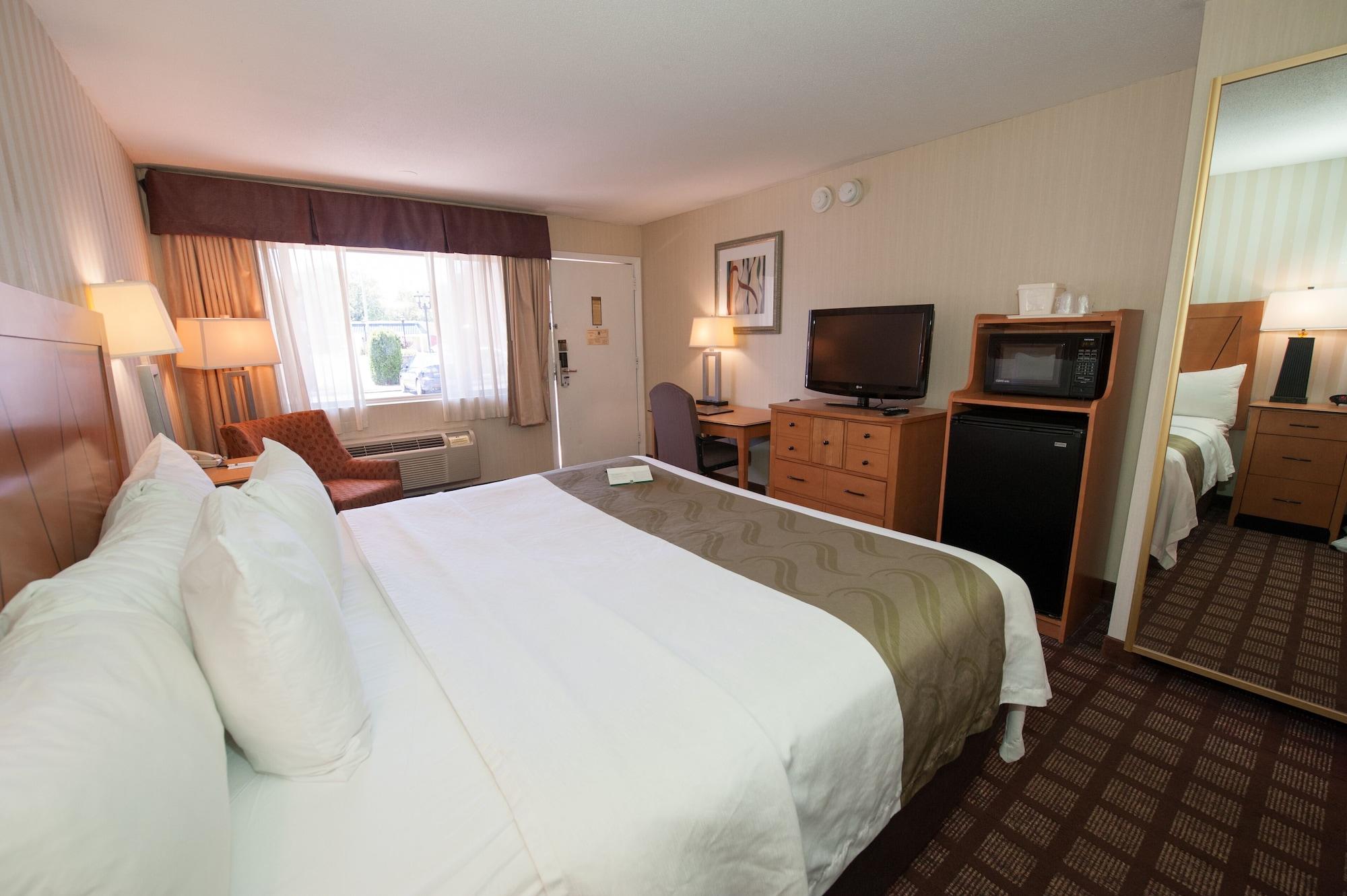 Quality Inn & Suites Northampton - Amherst Buitenkant foto