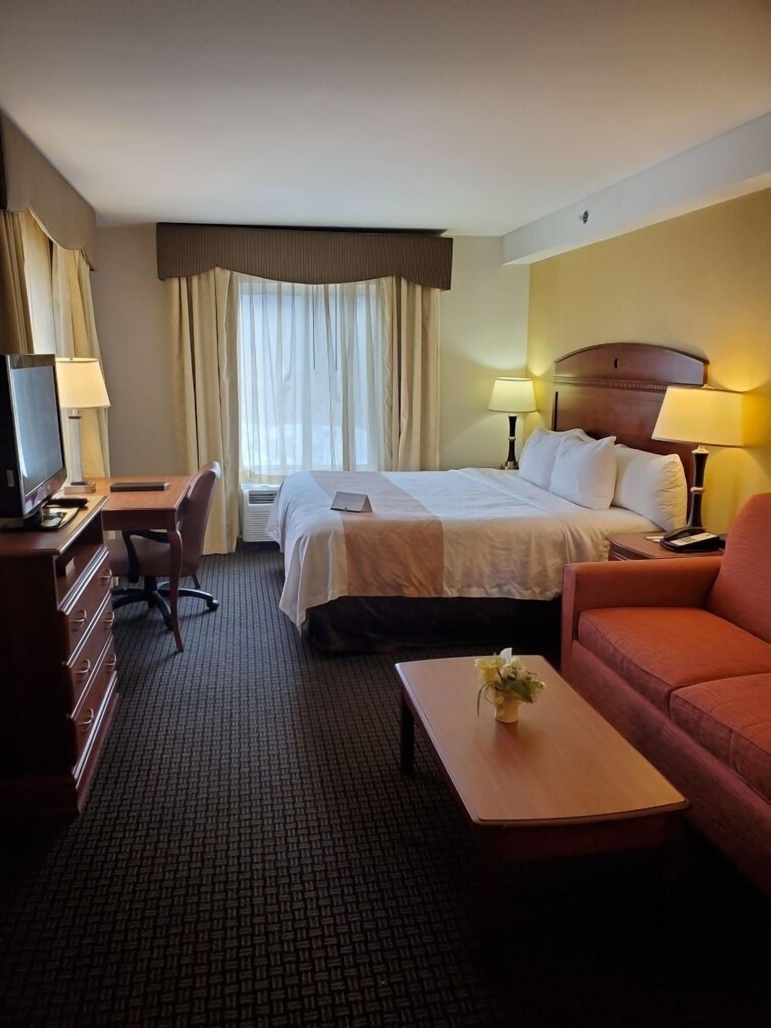 Quality Inn & Suites Northampton - Amherst Buitenkant foto