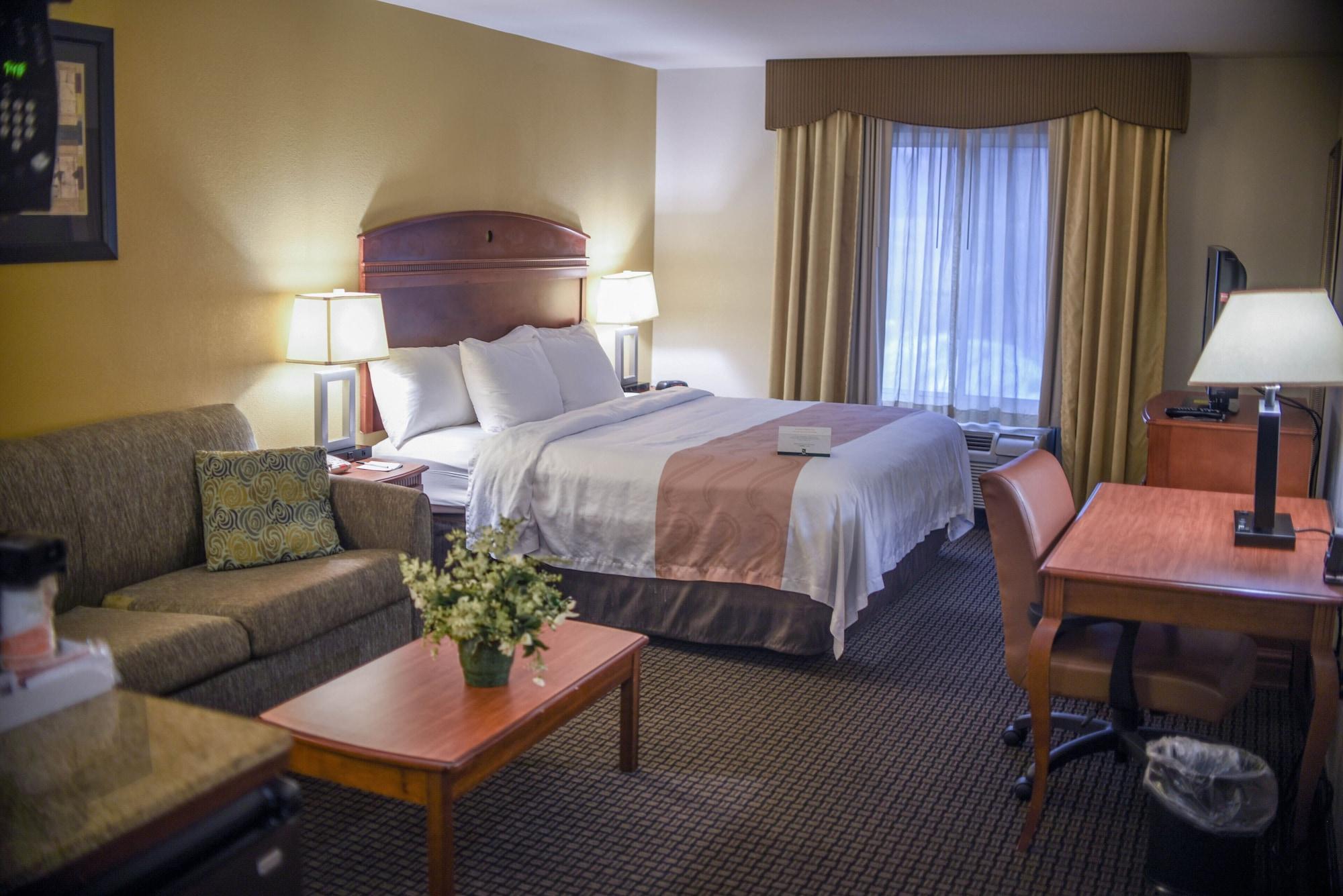 Quality Inn & Suites Northampton - Amherst Buitenkant foto