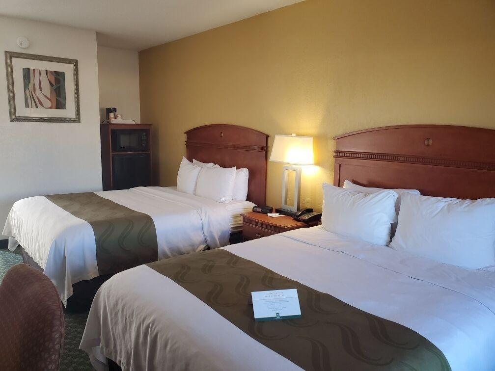 Quality Inn & Suites Northampton - Amherst Buitenkant foto