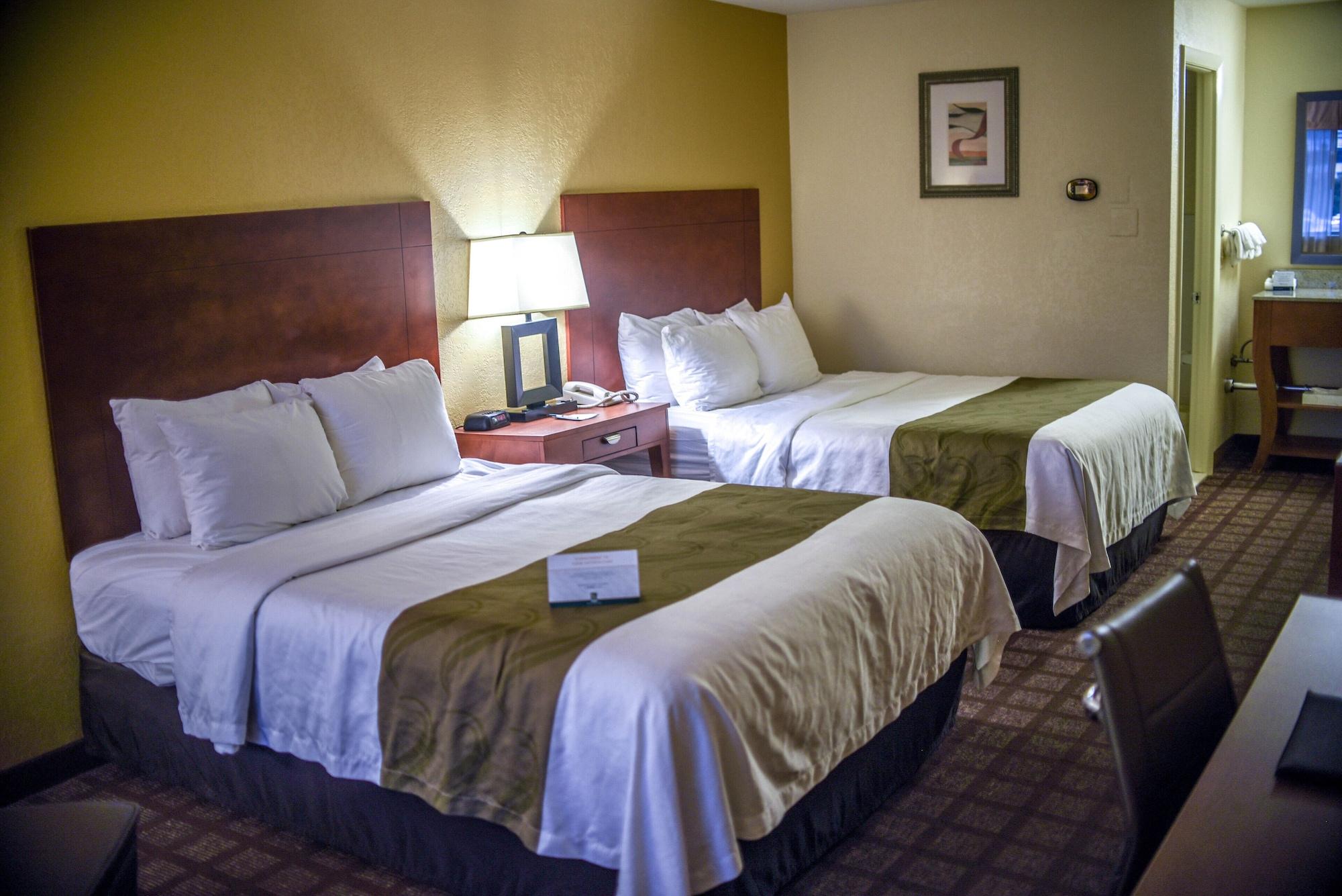 Quality Inn & Suites Northampton - Amherst Buitenkant foto