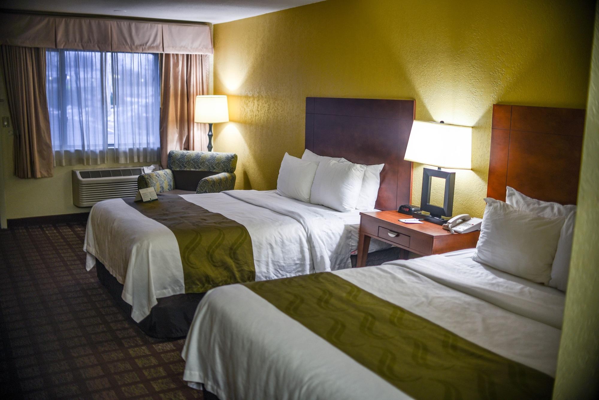 Quality Inn & Suites Northampton - Amherst Buitenkant foto