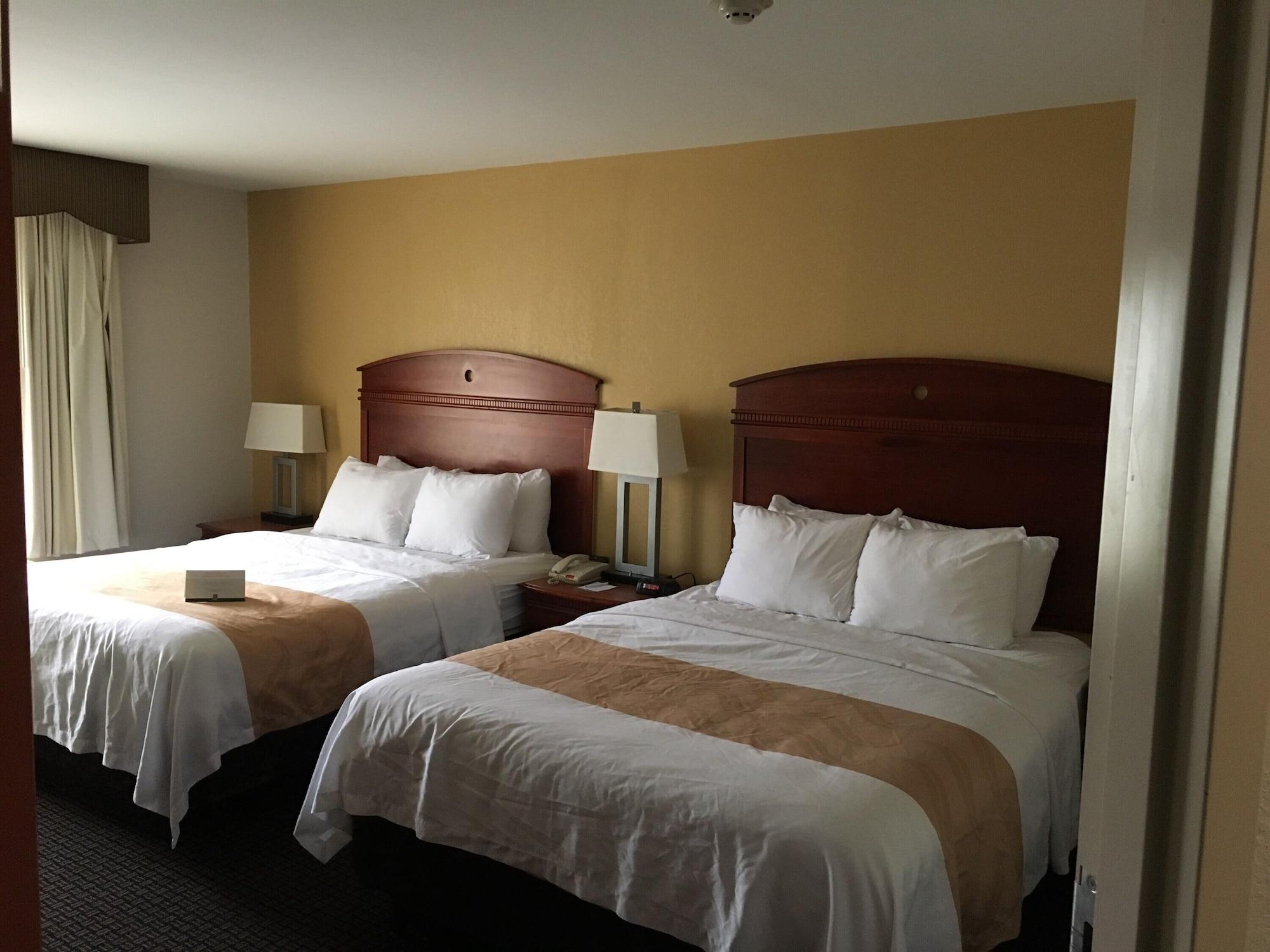 Quality Inn & Suites Northampton - Amherst Buitenkant foto