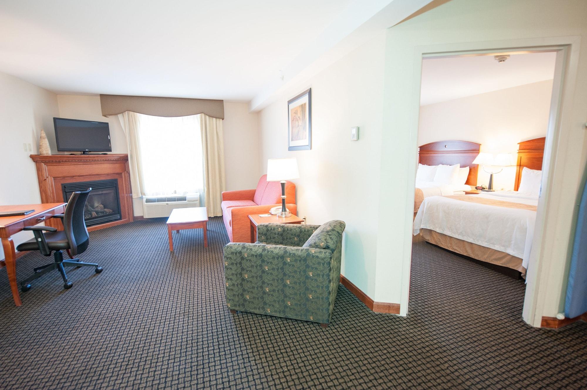 Quality Inn & Suites Northampton - Amherst Buitenkant foto