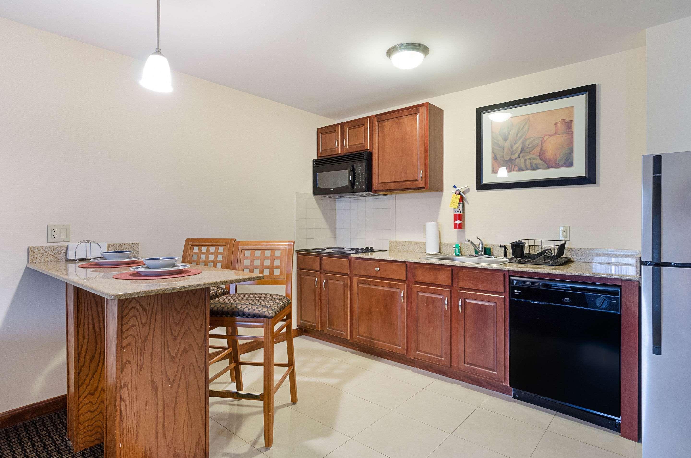 Quality Inn & Suites Northampton - Amherst Buitenkant foto