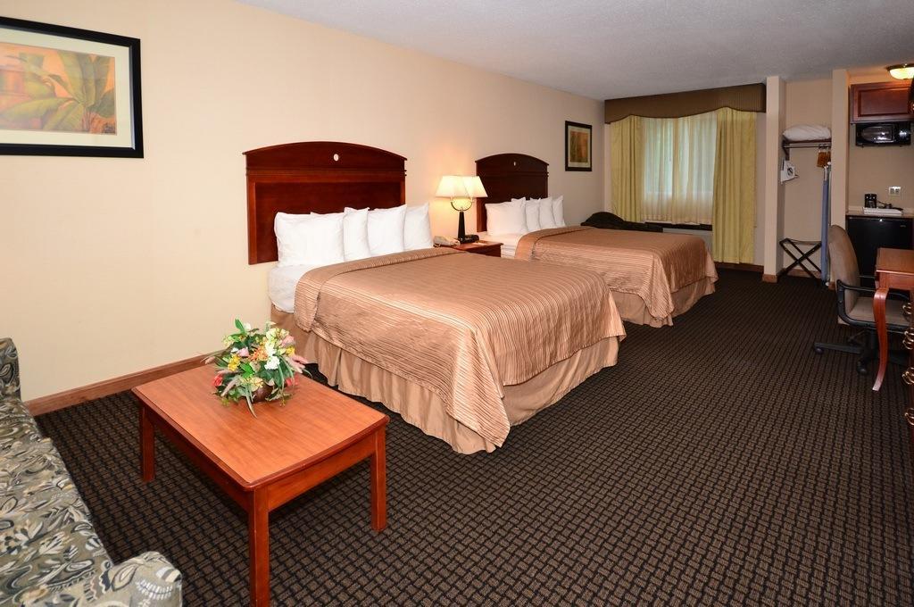 Quality Inn & Suites Northampton - Amherst Buitenkant foto