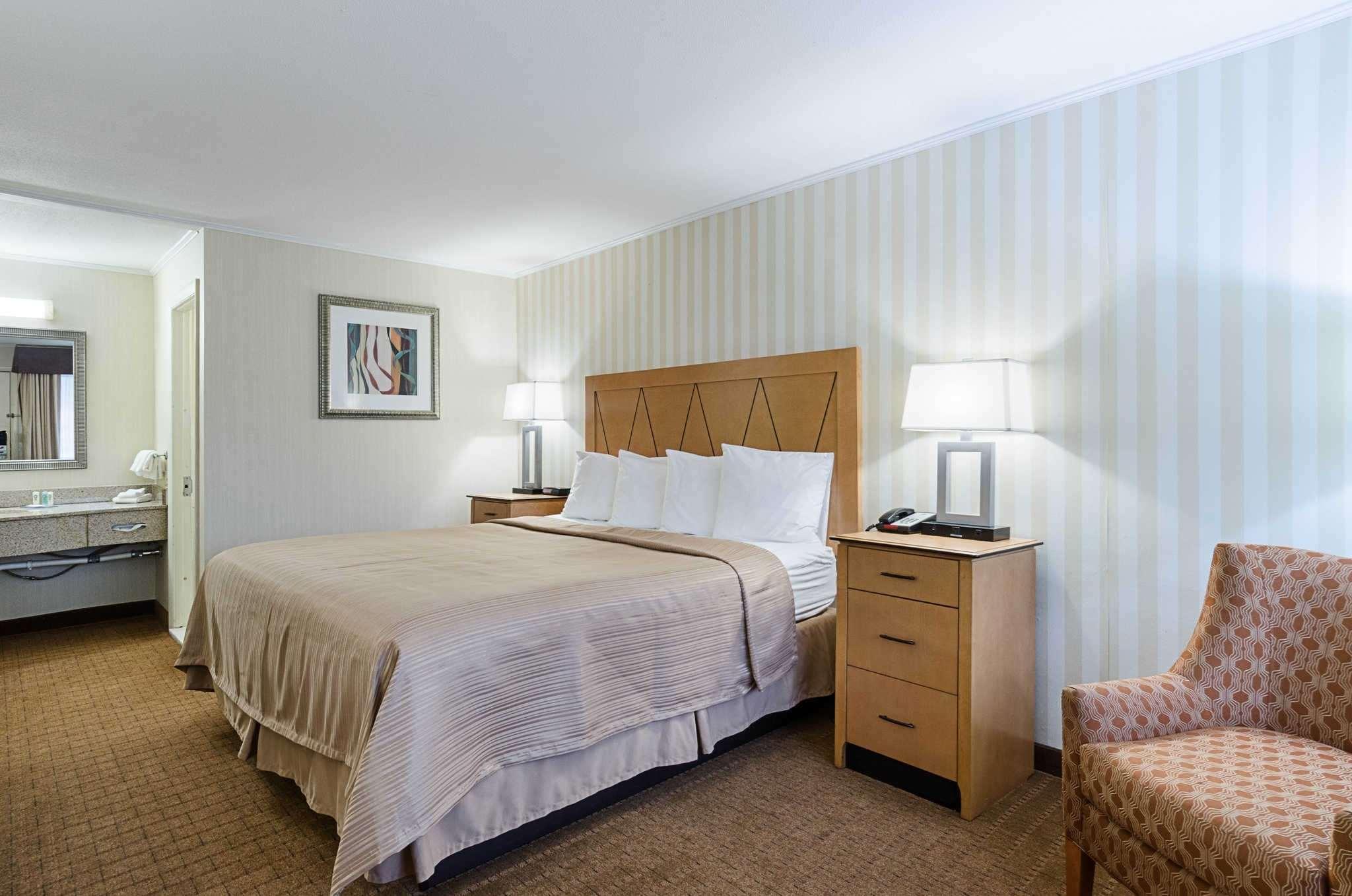 Quality Inn & Suites Northampton - Amherst Buitenkant foto