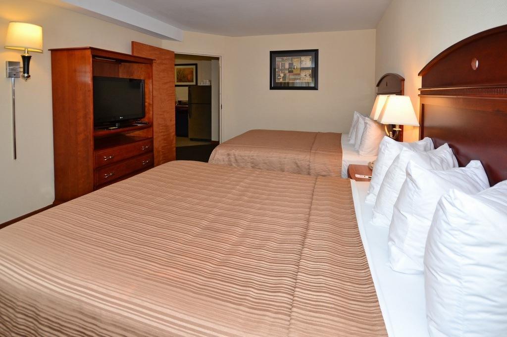 Quality Inn & Suites Northampton - Amherst Buitenkant foto