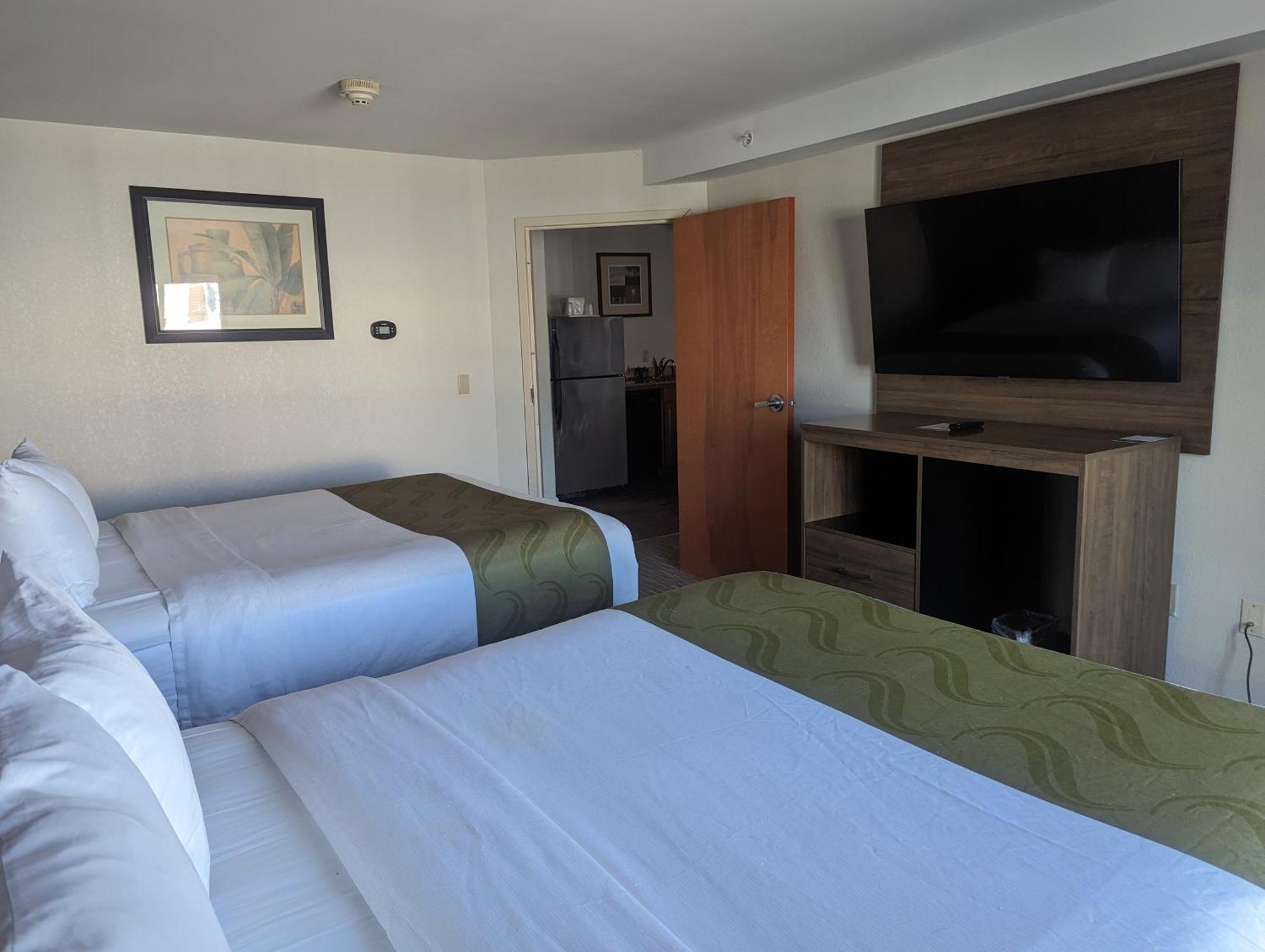 Quality Inn & Suites Northampton - Amherst Buitenkant foto