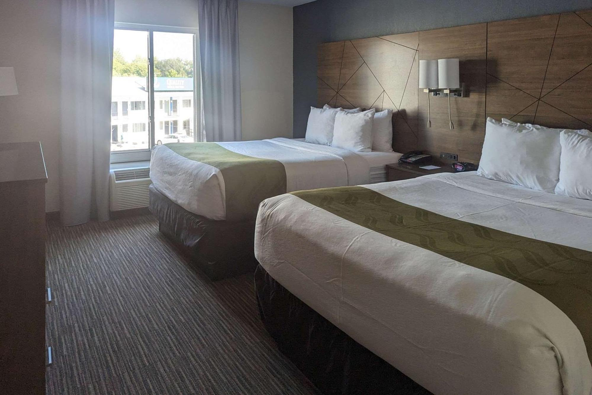 Quality Inn & Suites Northampton - Amherst Buitenkant foto