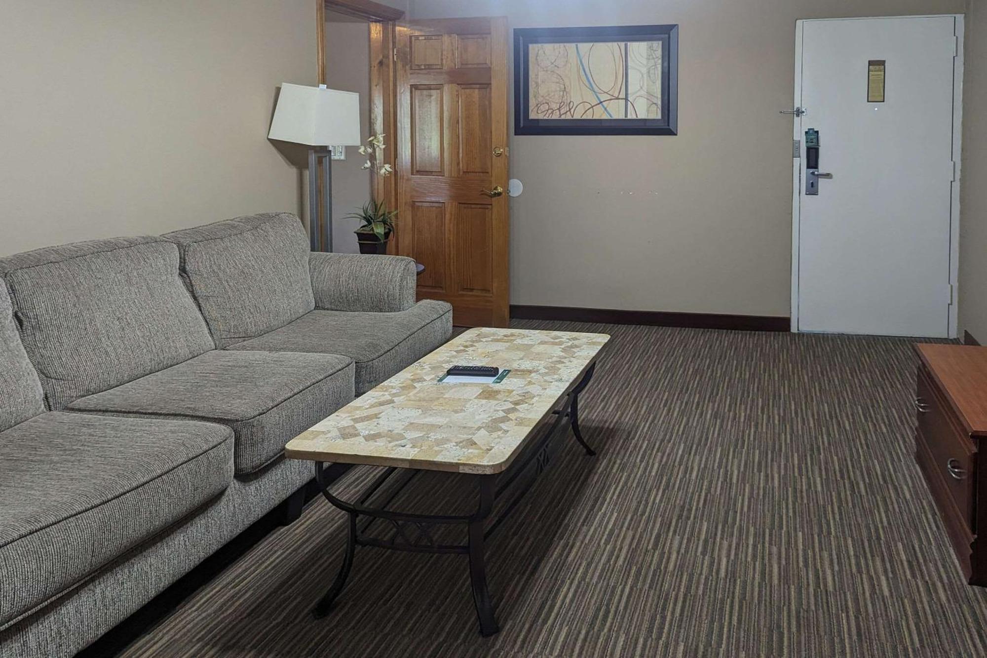 Quality Inn & Suites Northampton - Amherst Buitenkant foto