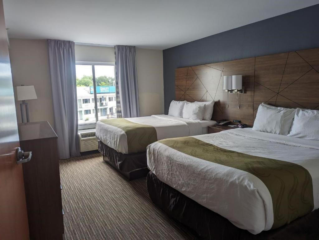 Quality Inn & Suites Northampton - Amherst Buitenkant foto
