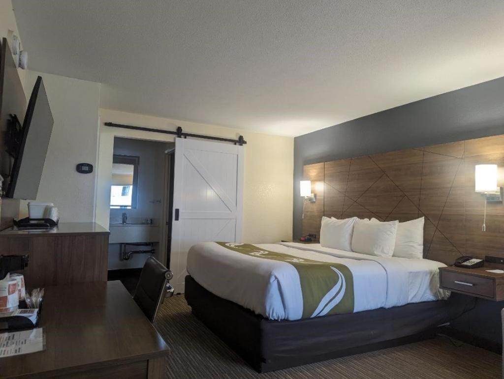 Quality Inn & Suites Northampton - Amherst Buitenkant foto