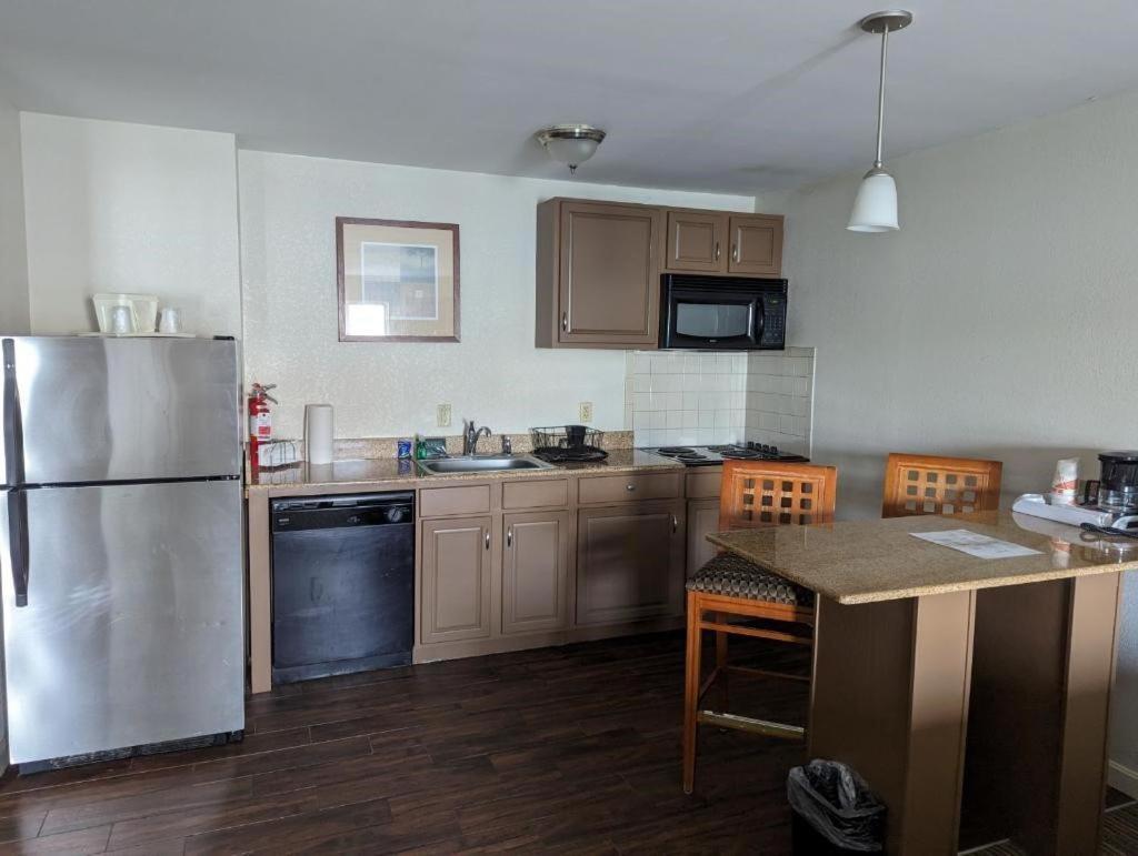 Quality Inn & Suites Northampton - Amherst Buitenkant foto