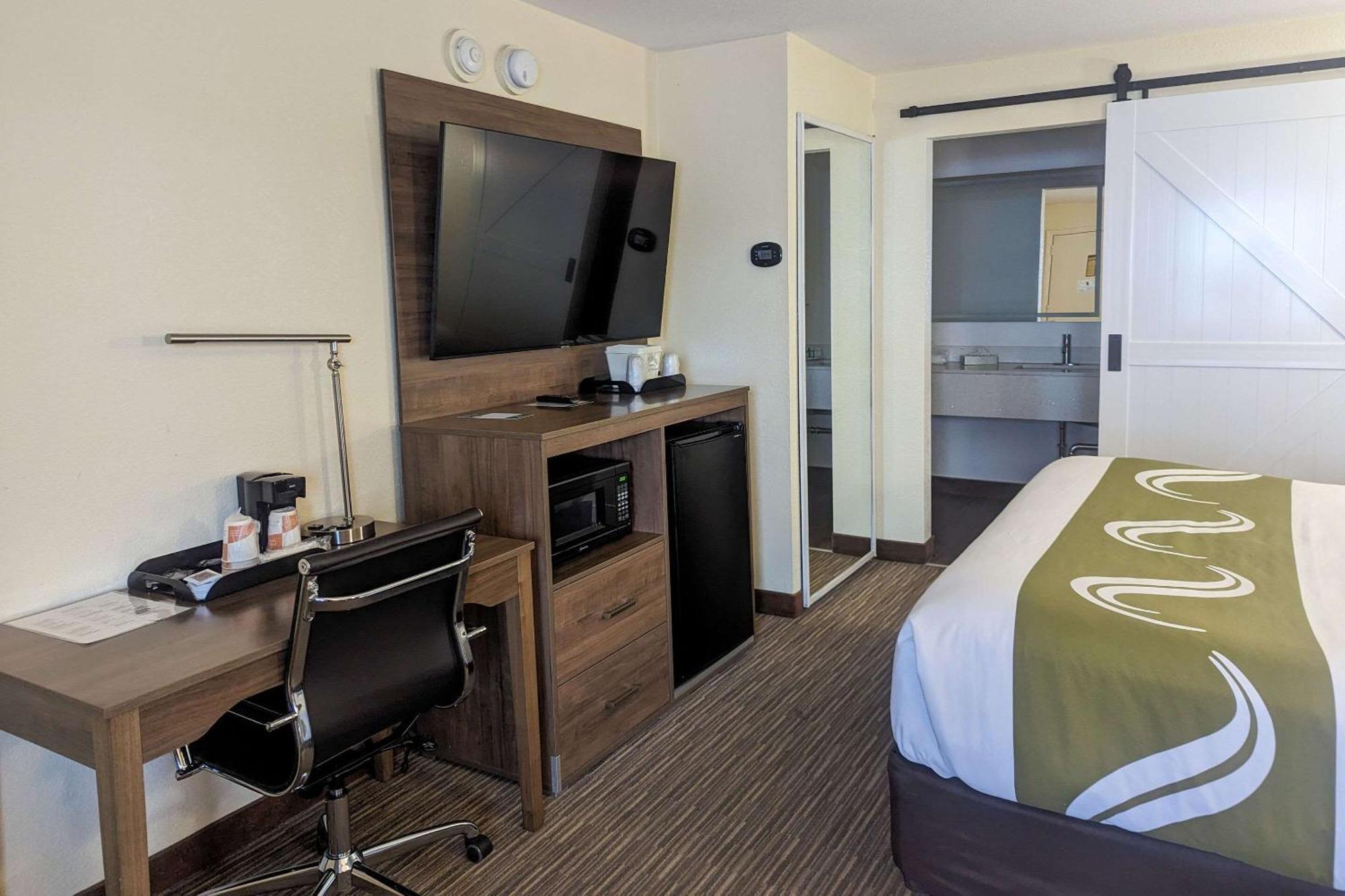 Quality Inn & Suites Northampton - Amherst Buitenkant foto