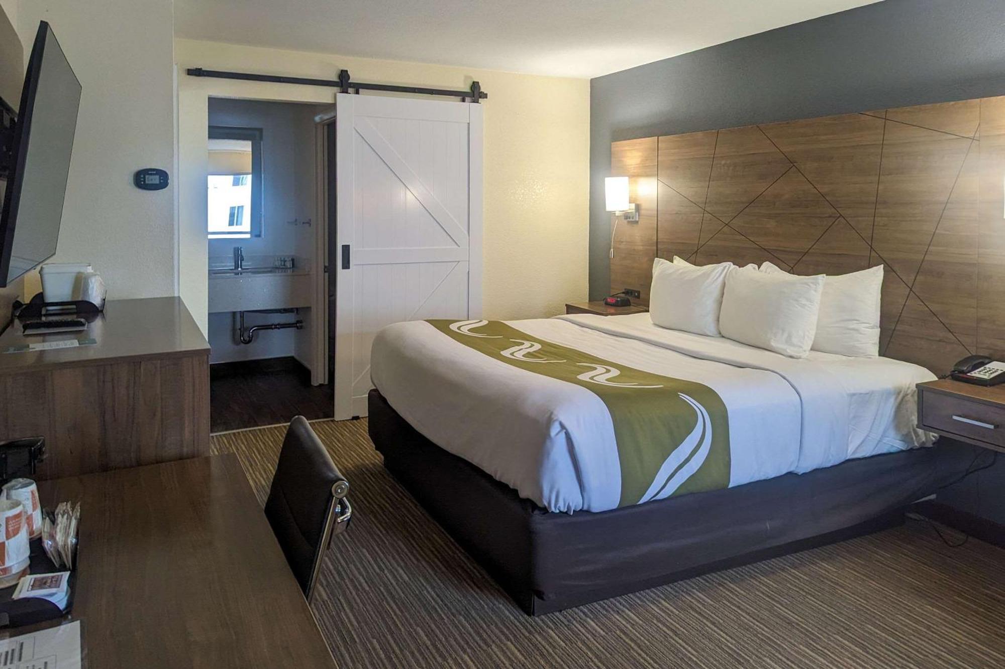 Quality Inn & Suites Northampton - Amherst Buitenkant foto
