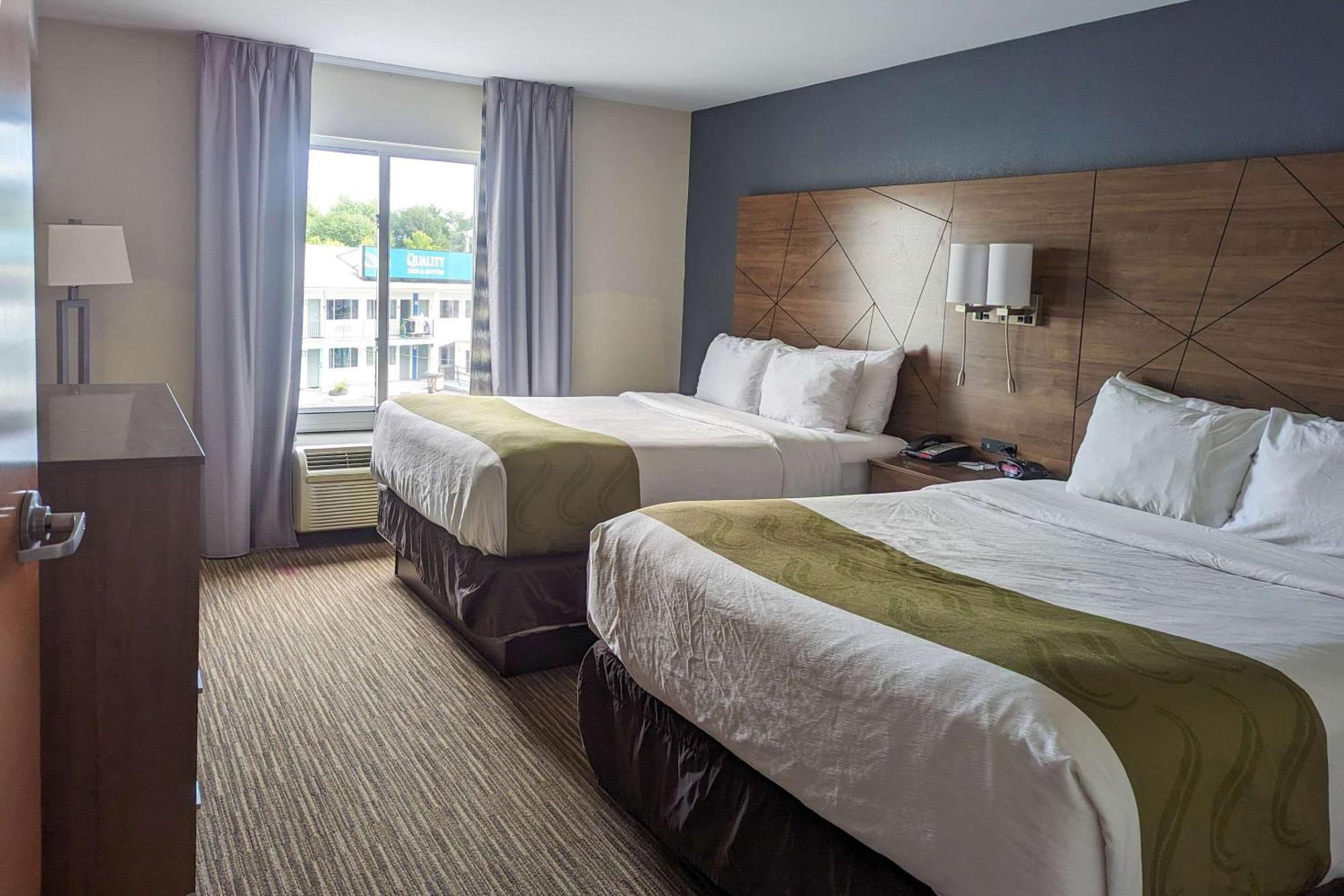 Quality Inn & Suites Northampton - Amherst Buitenkant foto