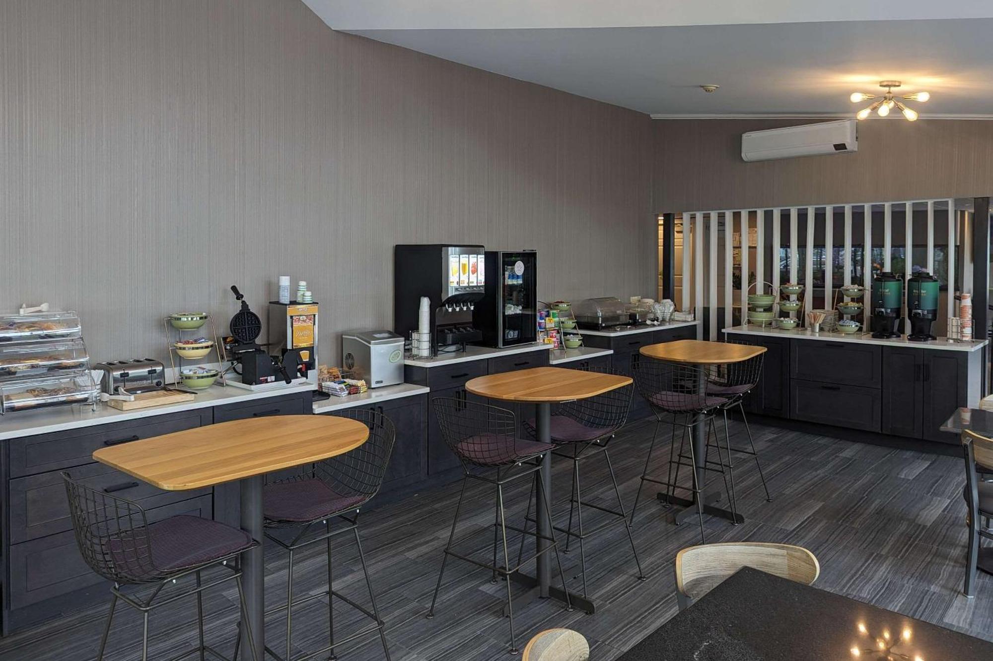 Quality Inn & Suites Northampton - Amherst Buitenkant foto